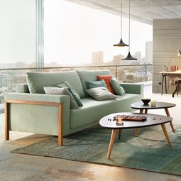 JOKA Time Doppelliege in Mintgrün mit Holzakzenten in geschlossener Sitzposition in einem modernen Loft mit großem Fensterfront-Ausblick.