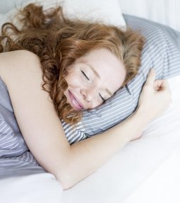 Schlafen wie auf Wolken im Designerbett - JOKA