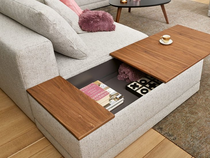 Joka Laguna Tischelement aus Holz mit aufgeschobener Platte und sichtbarem Stauraum